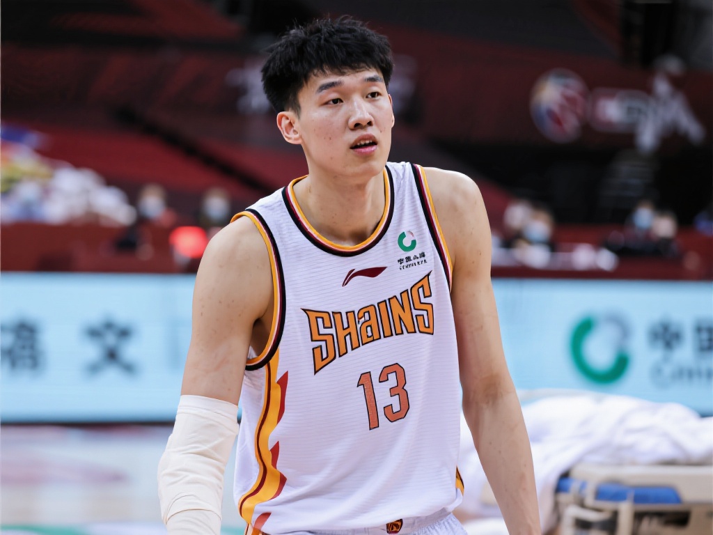 曾凡博因伤赛季报销 需休养2至3个月 此次曾凡博休养期间,中国篮球界的焦点仍然